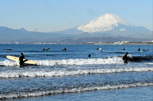 【神奈川】湘南の文化かルール違反か　自転車用サーフボードキャリア巡り議論